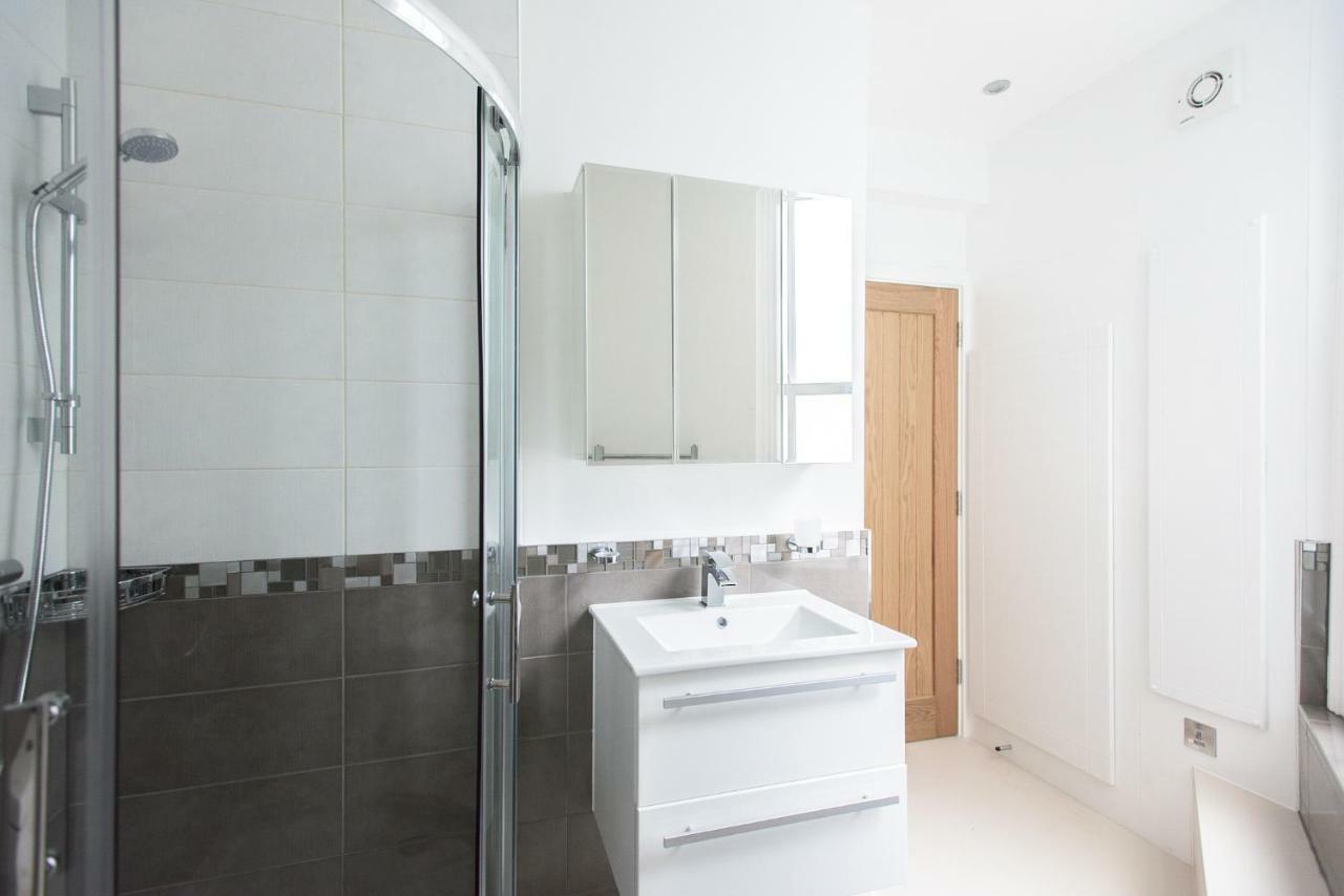 The Mayfair Parade - Trendy 1Bdr Appartement Londen Buitenkant foto